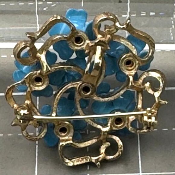Vintage Avon Gold Tone Enamel Blue Flower Brooch Pin With Rhinestones - Picture 2 of 3